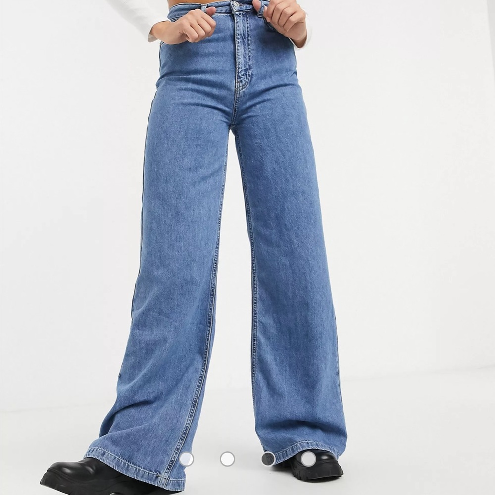 ASOS Stradivarius '90s wide leg jeans in blue